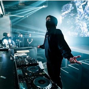 Meet your Posher, Diego